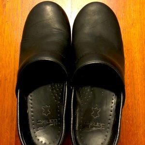 ✔️SOLD Dansko Professional Clogs 37 (6.5-7) Black